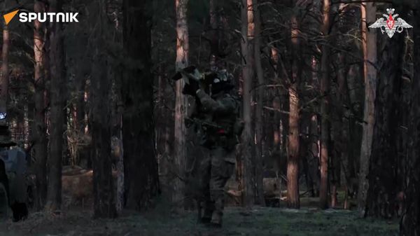 Elite Russian airborne unit takes out Ukrainian drone - Sputnik International