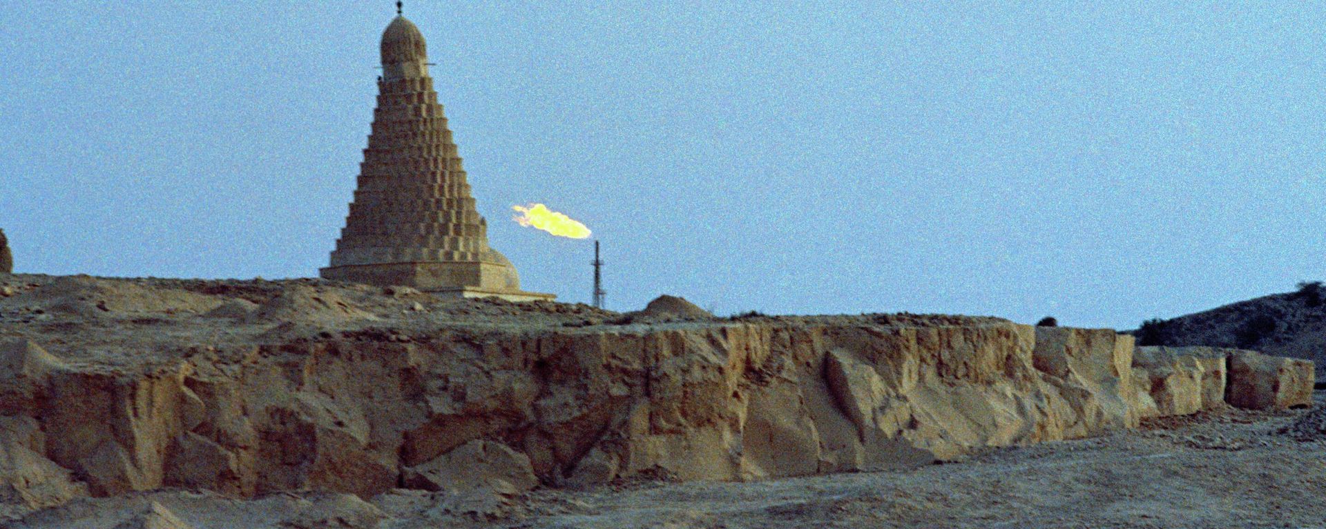 An ancient mosque and the flame of a petrochemical plant, burning off unwanted gas byproducts is seen in Kharg Island, Iran, July 1971. - Sputnik International, 1920, 23.03.2026