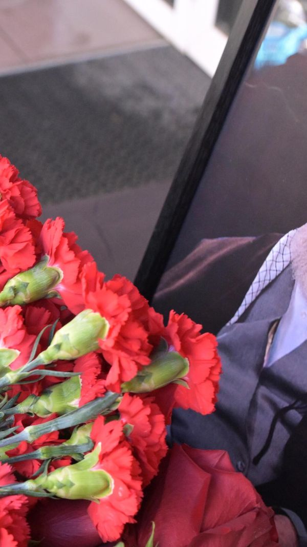 Laying flowers at the Consulate General of Iran in Kazan Laying flowers at the Consulate General of Iran in Kazan - Sputnik International