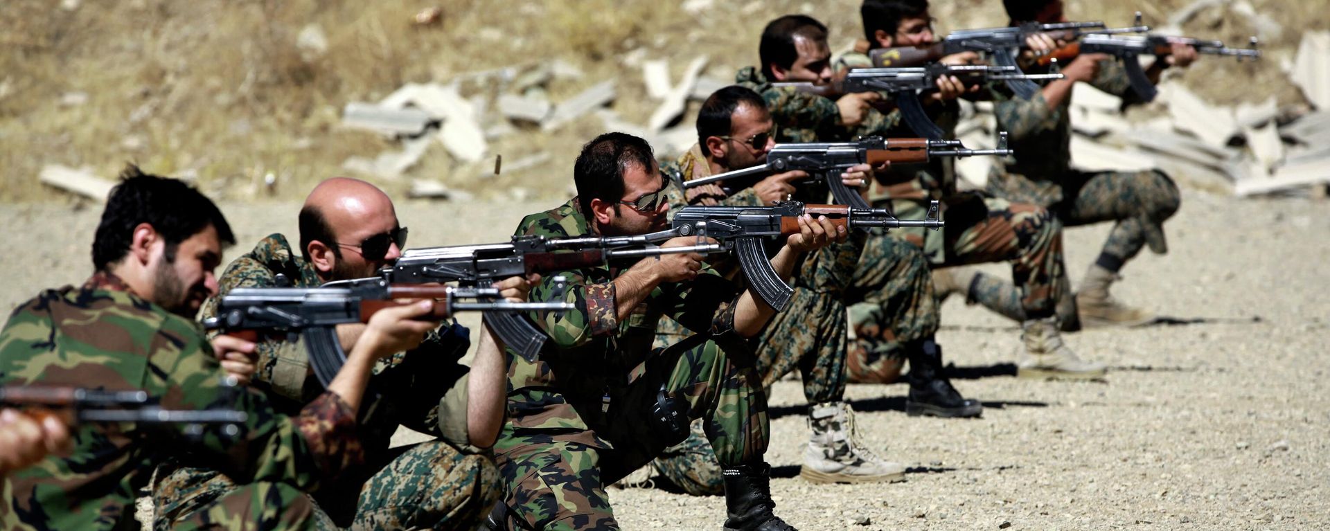 In this Thursday, Sept. 19, 2013 photo, members of the Basij paramilitary militia fire their weapons during a training session, in Tehran, Iran - Sputnik International, 1920, 27.03.2026