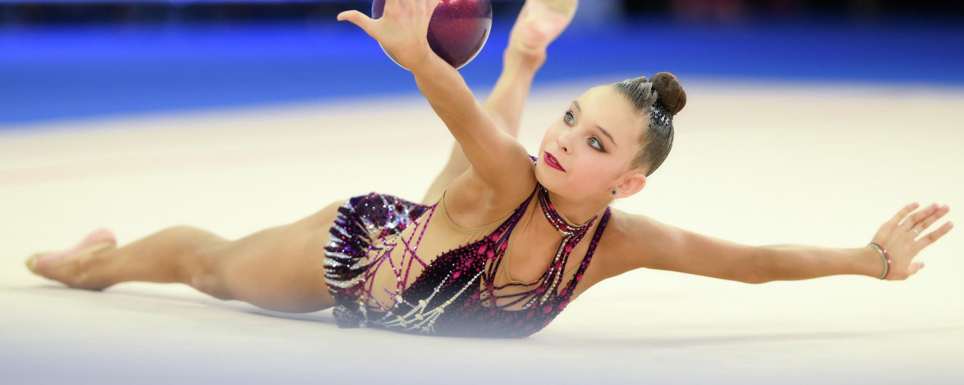 Sofia Ilteriakova performs a ball routine. File photo. - Sputnik International, 1920, 26.06.2026