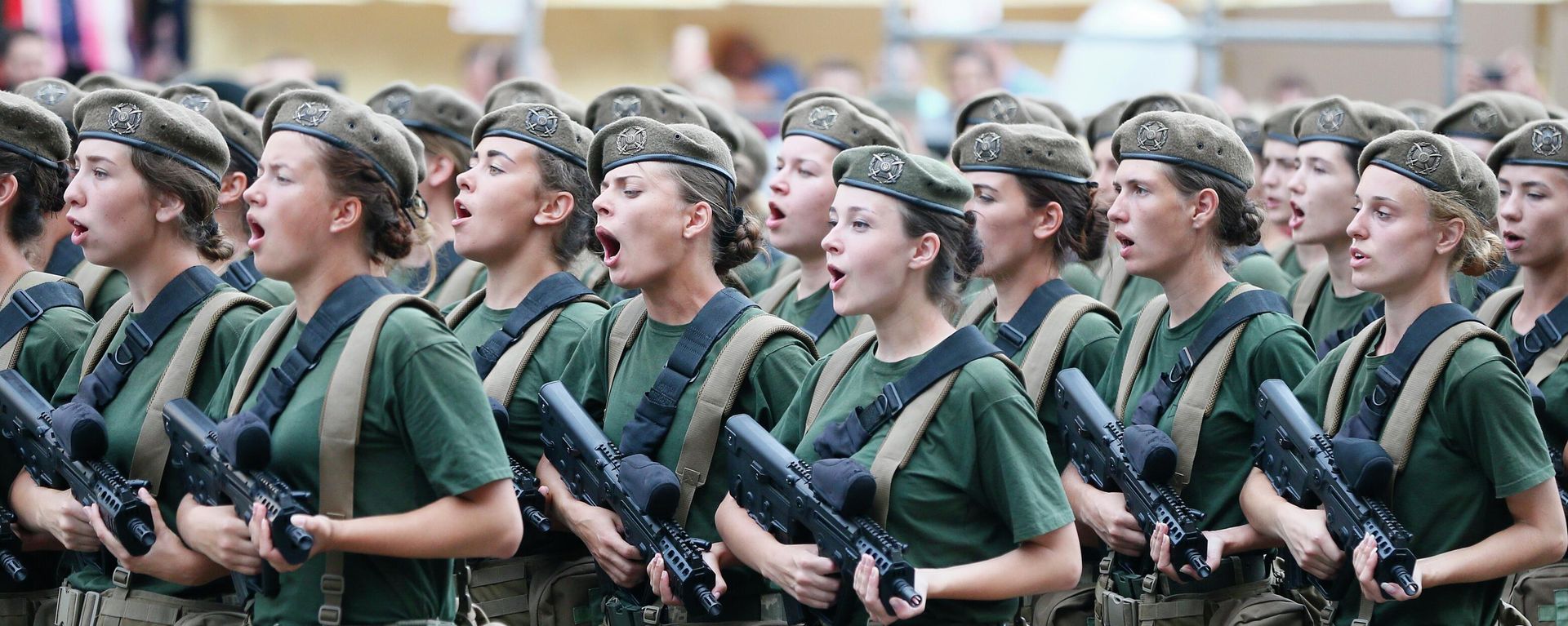 Ukriane's female soldiers march during a rehearsal of a military parade in Kiev, Ukraine, Aug. 18, 2018.  - Sputnik International, 1920, 04.04.2026