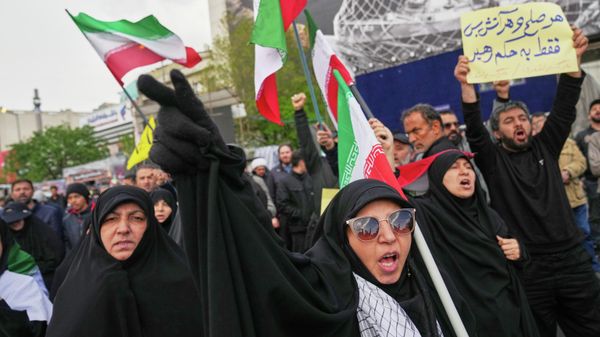 Iranians chant slogans after the announcement of a two-week ceasefire with the United States and Israel in Tehran, Iran, Wednesday, April 8, 2026. (AP Photo/Francisco Seco) - Sputnik International