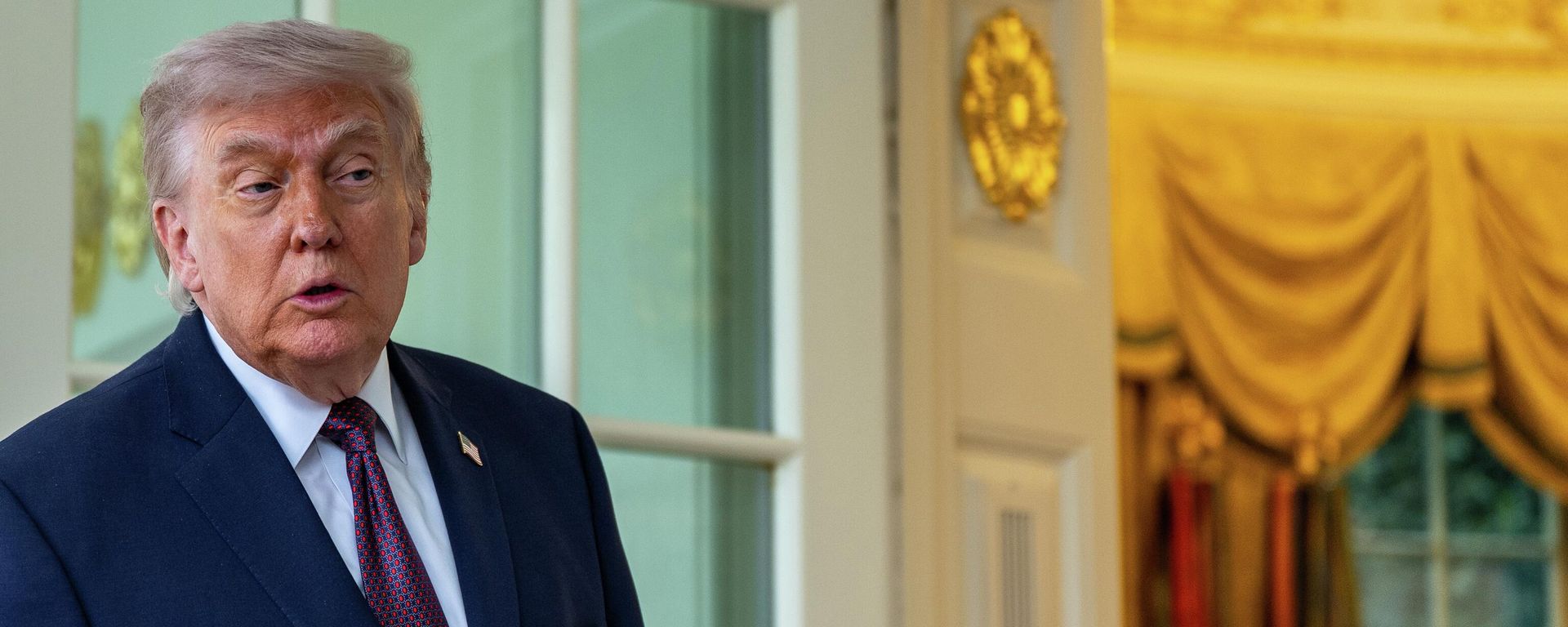 President Donald Trump speaks with reporters outside the Oval Office of the White House, Monday, April 13, 2026, in Washington.  - Sputnik International, 1920, 11.08.2026