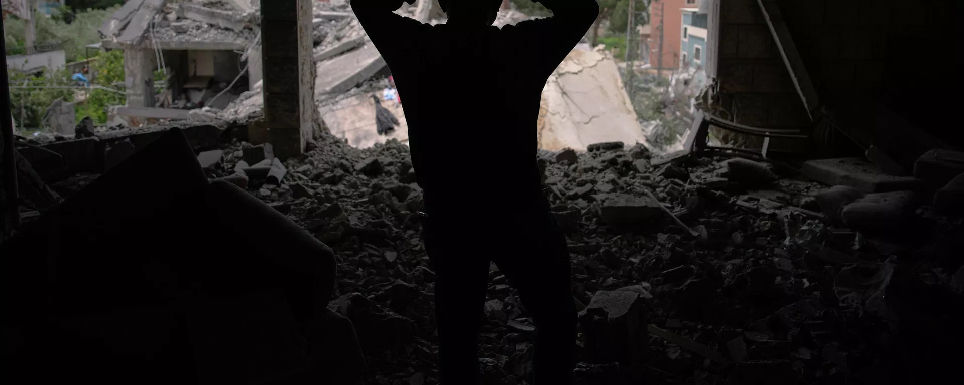 Assem Abdallah reacts as he enters his friend apartment destroyed in a Israeli airstrike in Kfar Roumman, southern Lebanon, Friday, April 17, 2026, following a ceasefire between Israel and Hezbollah. Assem Abdallah reacts as he enters his friend apartment destroyed in a Israeli airstrike in Kfar Roumman, southern Lebanon, Friday, April 17, 2026, following a ceasefire between Israel and Hezbollah. - Sputnik International, 1920, 12.10.2026