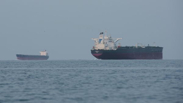 Tankers anchored in the Strait of Hormuz off the coast of Qeshm Island, Iran, April 18, 2026.  - Sputnik International