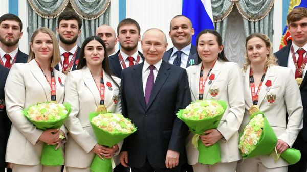 Russian President Vladimir Putin meets athletes and Boxing Federation of Russia's representatives. April 22, 2026 - Sputnik International