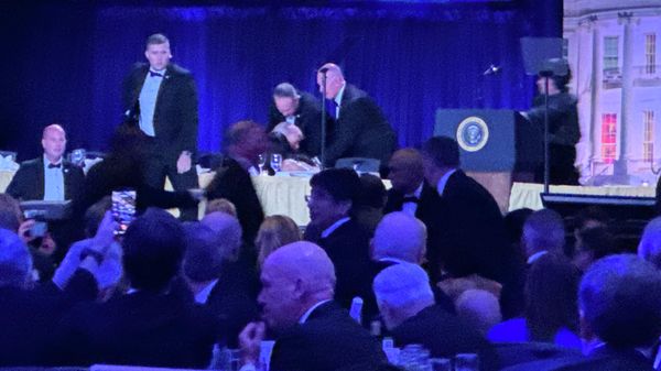 Secret service agents respond during the White House Correspondents Dinner, Saturday, April 25, 2026, in Washington - Sputnik International