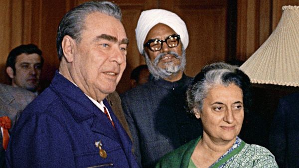 USSR Communist Party General Secretary Leonid Brezhnev and Indian Prime Minister Indira Gandhi before the start of talks. - Sputnik International