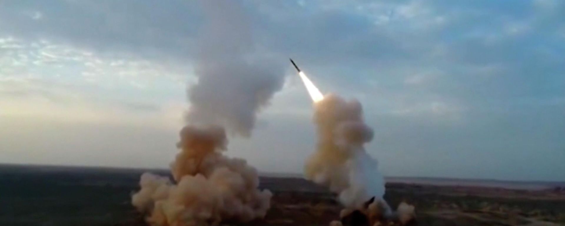 This video grab shows launching underground ballistic missiles by the Iranian Revolutionary Guard during a military exercise - Sputnik International, 1920, 12.07.2026