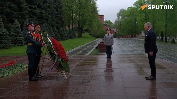 Slovak PM Fico lays wreath at the Tomb of the Unknown Soldier in Moscow - Sputnik International