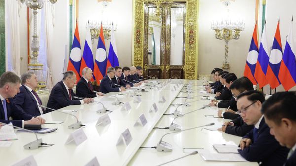 Lao President Thongloun Sisoulith at a meeting with Russian President Vladimir Putin - Sputnik International