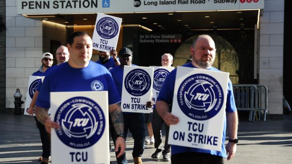 Long Island Rail Road workers walk on the picket line outside of Penn Station on the first day of their strike, Saturday, May 16, 2026, in New York - Sputnik International