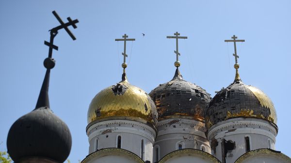 A view shows domes of the Holy Assumption Cathedral of the Saint Nicholas and Basil's Convent - Sputnik International