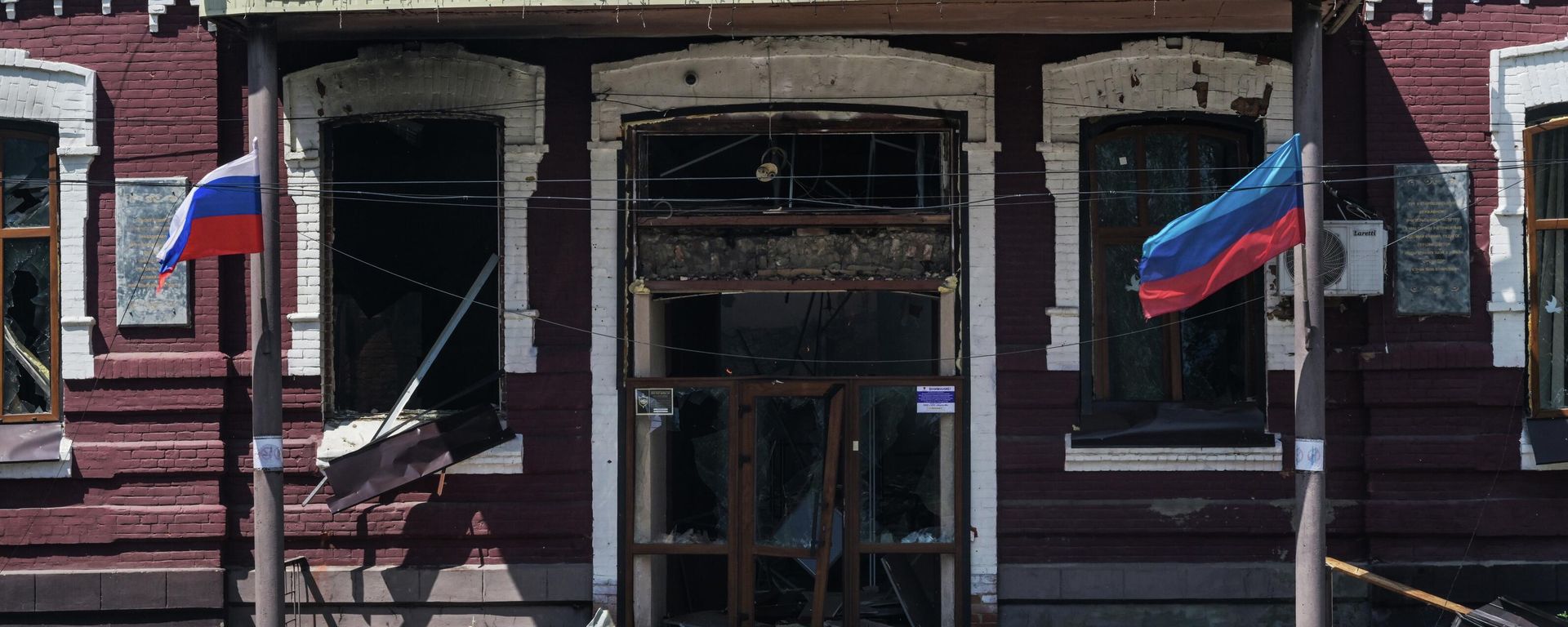 The aftermath of Ukraine's drone attack on a school and a dormitory in the Lugansk People's Republic - Sputnik International, 1920, 28.05.2026