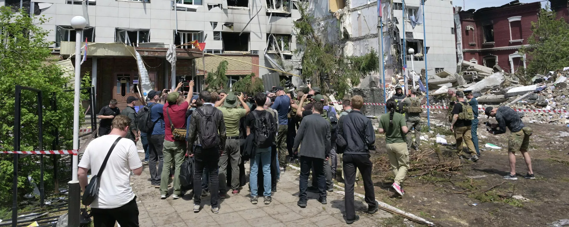 Foreign Journalists Come Face to Face With Starobelsk Tragedy Foreign Journalists Come Face to Face With Starobelsk Tragedy - Sputnik International, 1920, 19.10.2026