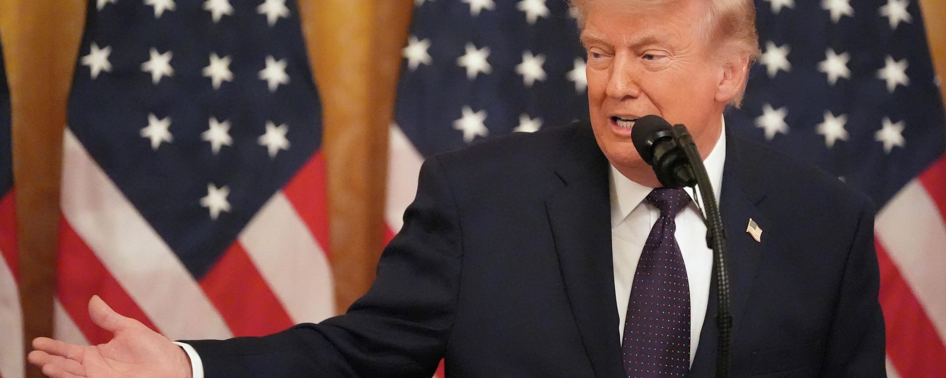 President Donald Trump speaks during the swearing in of Kevin Warsh as Chairman of the Federal Reserve in the East Room of the White House, Friday, May 22, 2026, in Washington - Sputnik International, 1920, 31.07.2026