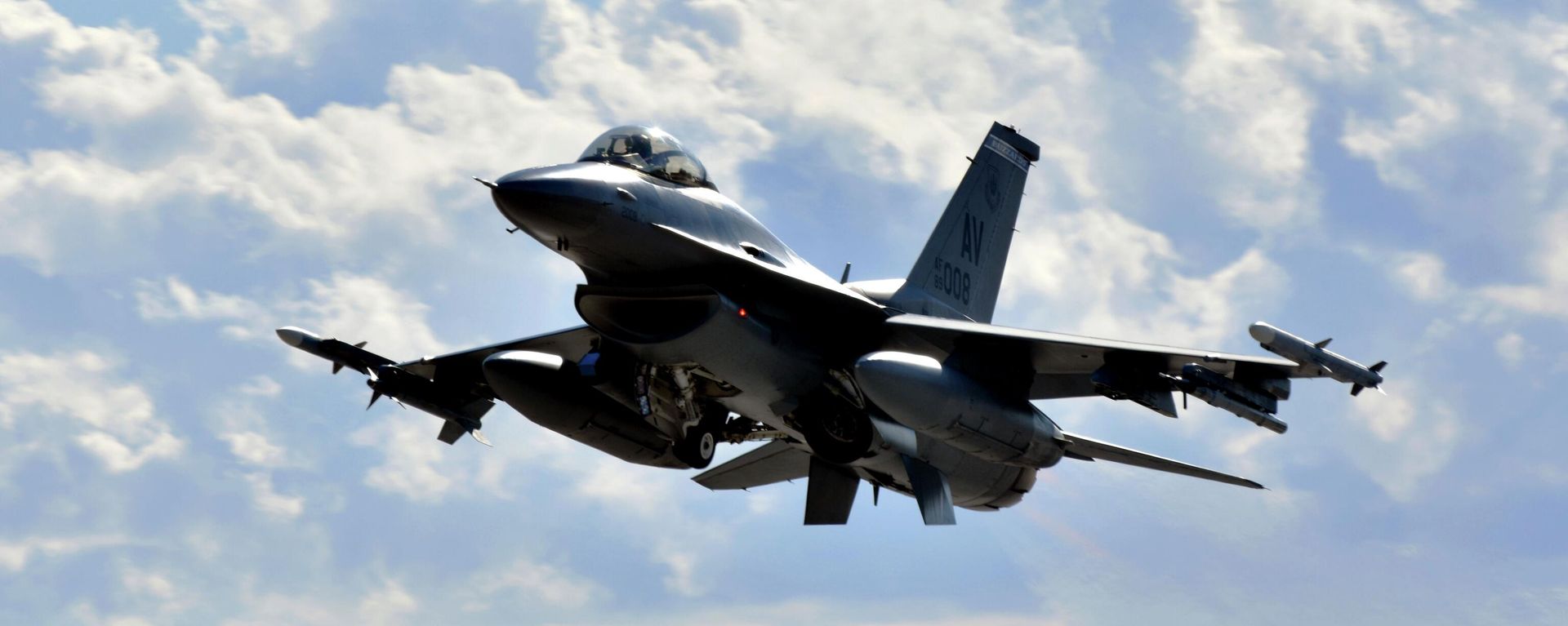 This image provided by the US Air Force, a F-16 Fighting Falcon from the 510th Fighter Squadron takes off during Red Flag 24-1 at Nellis Air Force Base, Nevada, on Jan 25, 2024 - Sputnik International, 1920, 18.06.2026