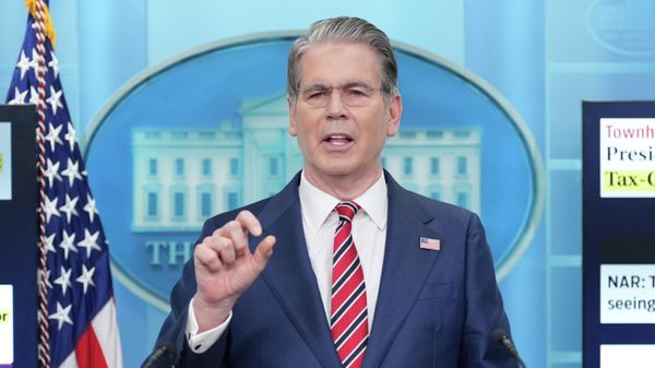 Treasury Secretary Scott Bessent speaks with reporters in the James Brady Press Briefing Room at the White House, Wednesday, April 15, 2026, in Washington - Sputnik International