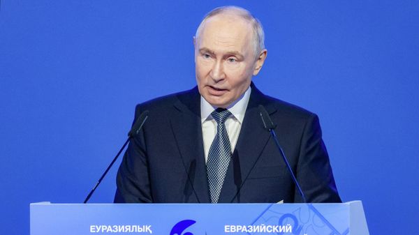 Russian President Vladimir Putin at the plenary session of the 5th Eurasian Economic Forum in Astana. - Sputnik International