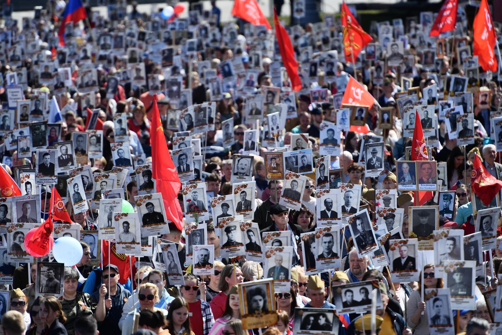 Participants of the Immortal Regiment event dedicated to the 77th anniversary of Victory in the Great Patriotic War in Yekaterinburg. - Sputnik International, 1920, 29.05.2026