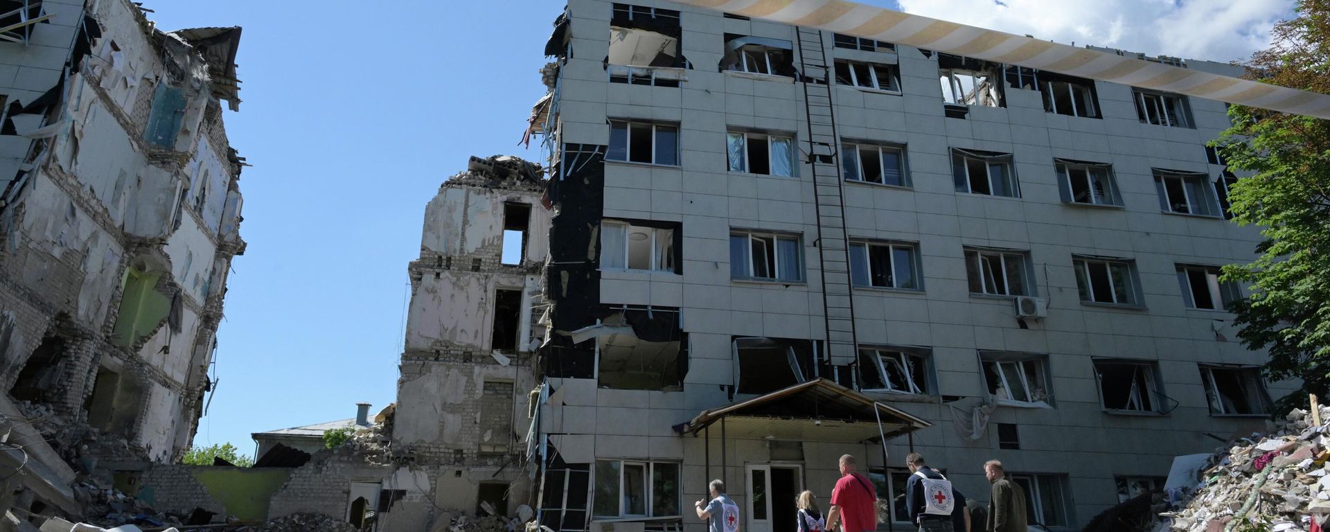 Red Cross representatives visit the site of the Starobelsk tragedy - Sputnik International, 1920, 02.06.2026