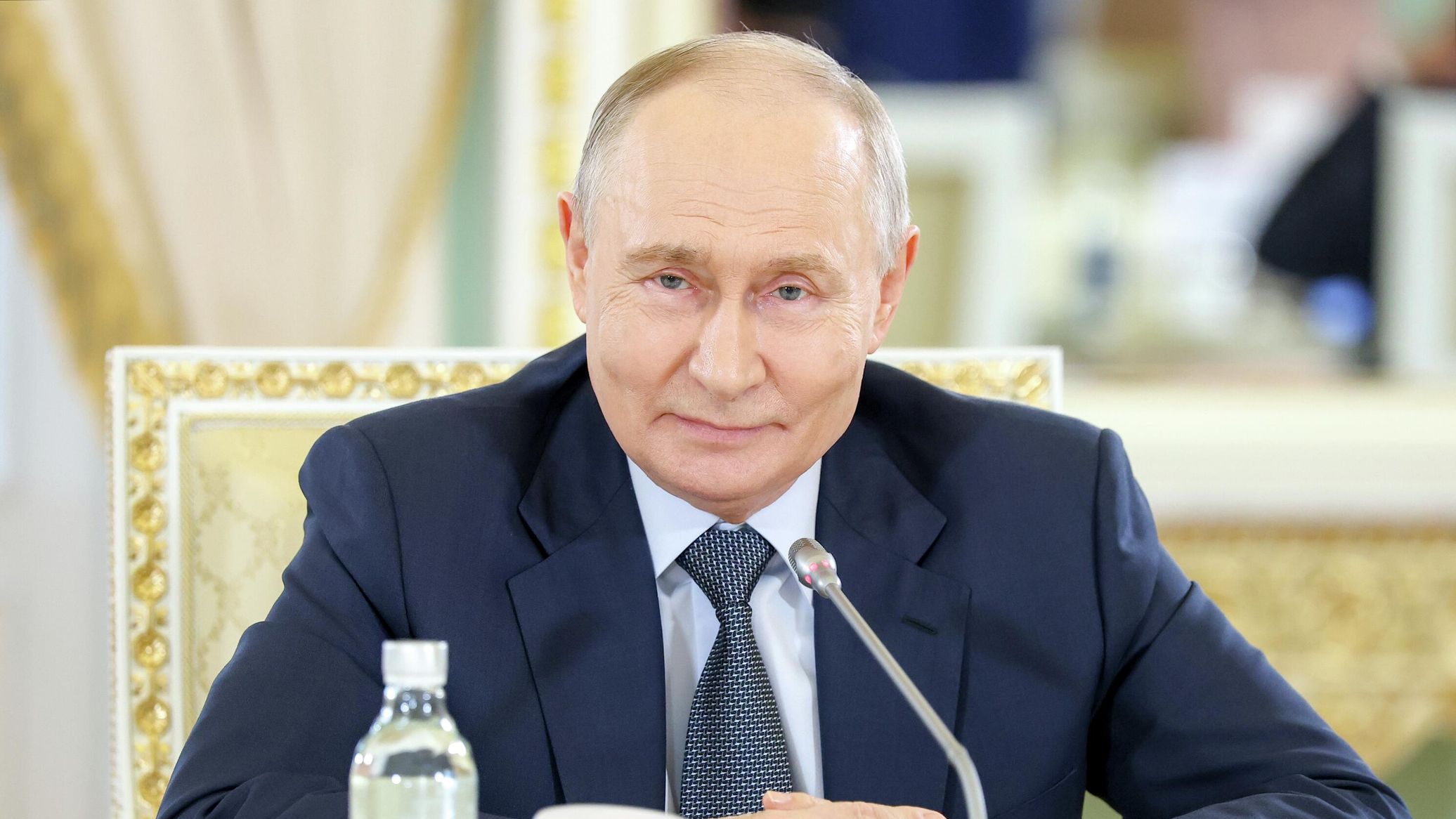Pezeshkian Sends Birthday Greetings to Putin by Phone