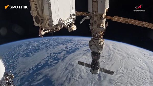 Russia Day greetings from space - Sputnik International