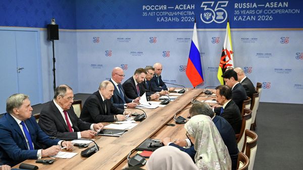 Russian President Vladimir Putin and Sultan of Brunei Hassanal Bolkiah meet at the Russia-ASEAN summit in Kazan. June 17, 2026 - Sputnik International