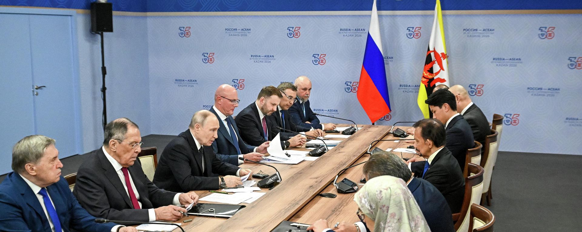 Russian President Vladimir Putin and Sultan of Brunei Hassanal Bolkiah meet at the Russia-ASEAN summit in Kazan. June 17, 2026 - Sputnik International, 1920, 17.06.2026
