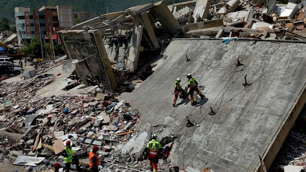 Mexican Army rescue workers search for people trapped in collapsed buildings after earthquakes struck La Guaira, Venezuela, Sunday, June 28, 2026.  - Sputnik International