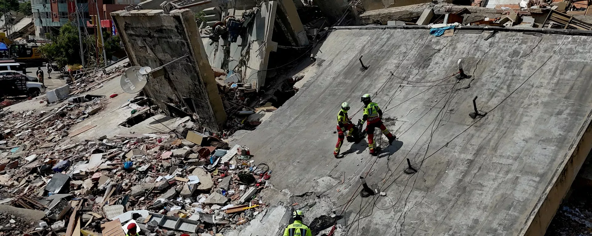 Mexican Army rescue workers search for people trapped in collapsed buildings after earthquakes struck La Guaira, Venezuela, Sunday, June 28, 2026. - Sputnik International, 1920, 29.06.2026