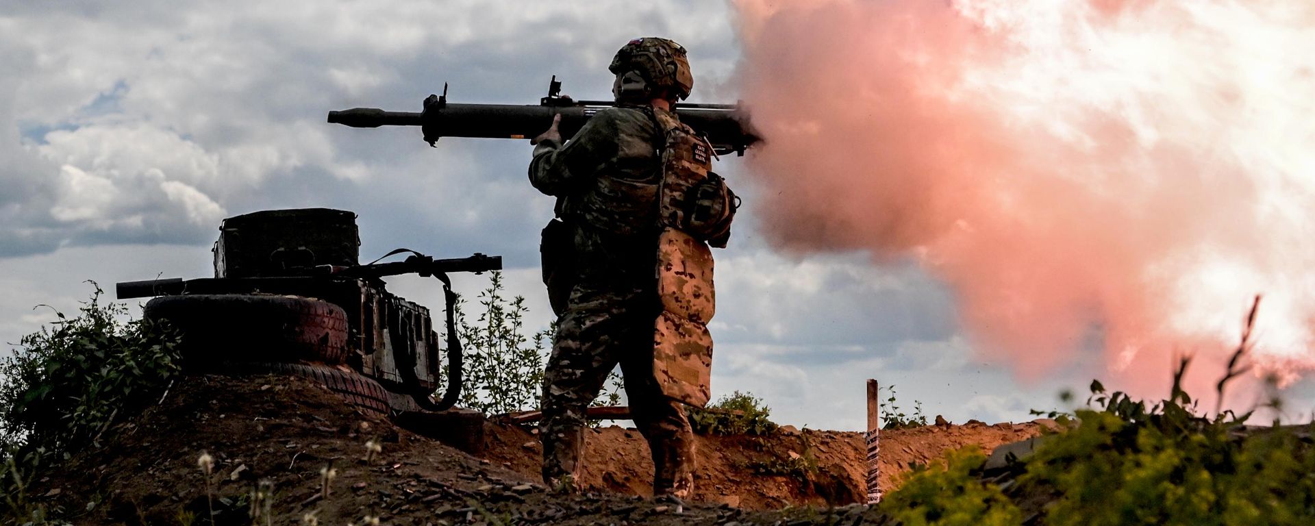 Assault units of the Volki Reconnaissance and Assault Brigade, part of the Volunteer Corps, conduct combat training in the Lugansk People's Republic. - Sputnik International, 1920, 01.10.2026