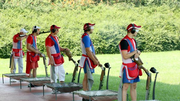 Russian juniors during a clay pigeon shooting training session in the double trap event at the European Shooting Championships in Belgrade - Sputnik International