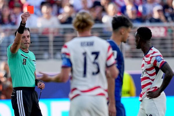 Referee Raphael Claus of Brazil shows a red card to United States' Folarin Balogun, right, during the World Cup round of 32 soccer match between the United States and Bosnia in Santa Clara, Calif., near San Francisco, Wednesday, July 1, 2026 - Sputnik International