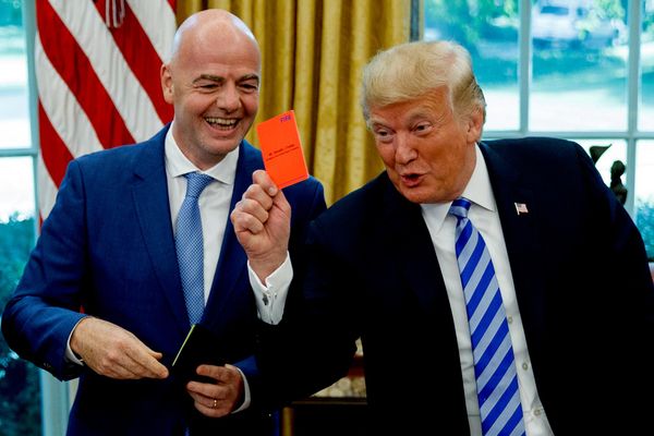 President Donald Trump holds up a red card during a meeting with FIFA president Gianni Infantino in the Oval Office of the White House, Tuesday, Aug. 28, 2018, in Washington - Sputnik International