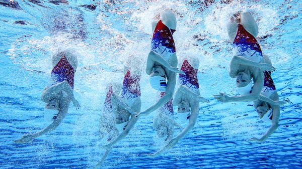 Athletes from the Russian national synchronized swimming team train at the BRICS Games in Kazan, Russia - Sputnik International
