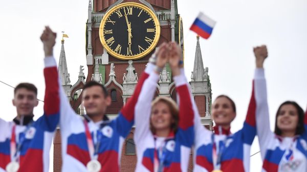 Russian athletes, members of the Russian national team, at a concert after the Summer Olympics in Tokyo, in Moscow's Red Square - Sputnik International
