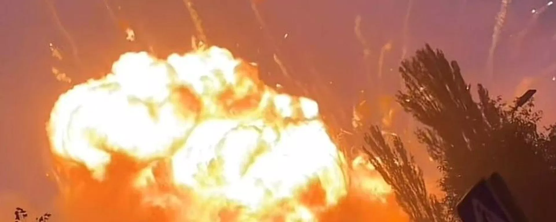 Screenshot from a social media video of explosions in Vyshnevoe, Kiev region after Russian forces struck a massive arms depot. - Sputnik International, 1920, 10.10.2026