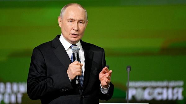 Russian President Vladimir Putin at the All for Victory! forum of the People's Front - Sputnik International