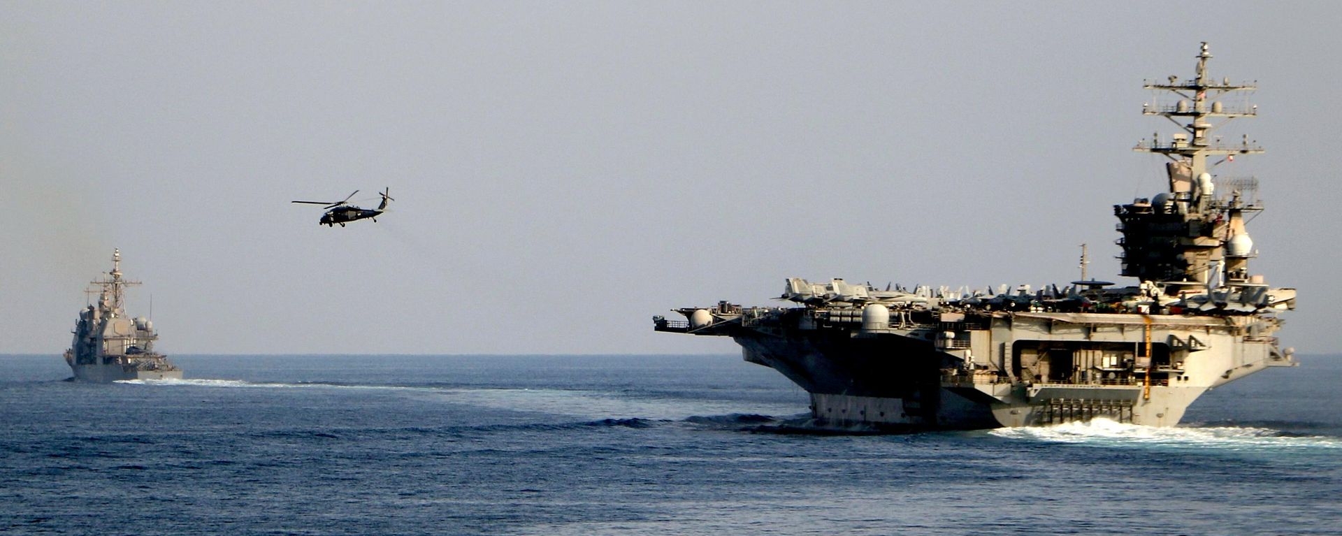 The aircraft carrier USS Dwight D. Eisenhower and other warships crosses the Strait of Hormuz into the Persian Gulf on Sunday, Nov. 26, 2023 - Sputnik International, 1920, 19.07.2026