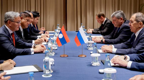 Russian Foreign Minister Sergey Lavrov at a meeting with Laos Foreign Minister Thongsavanh Phomvihane - Sputnik International