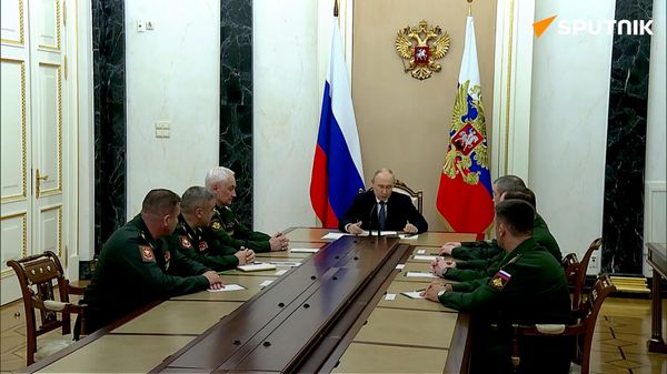Putin holds meeting with Defense Ministry leadership - Sputnik International