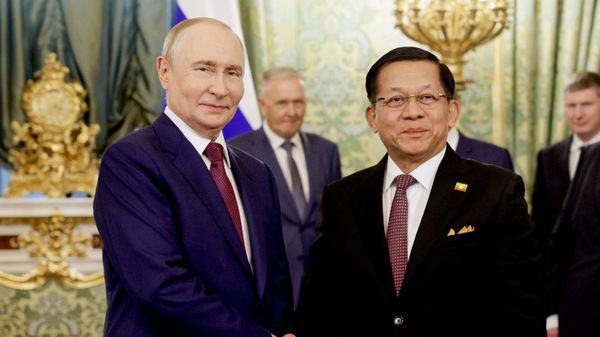 Russian President Vladimir Putin and Myanmar President Min Aung Hlaing in Moscow - Sputnik International