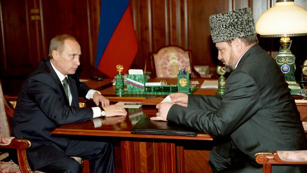 Russian President Vladimir Putin and the head of the Chechen Republic, Akhmat Kadyrov - Sputnik International