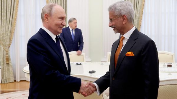 Russian President Vladimir Putin and Indian Foreign Minister Subrahmanyam Jaishankar - Sputnik International