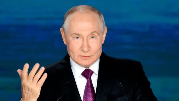 Russian President Vladimir Putin at the plenary session of the Eastern Economic Forum (EEF) - Sputnik International