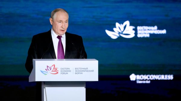 Russian President Vladimir Putin at the plenary session of the Eastern Economic Forum (EEF) - Sputnik International