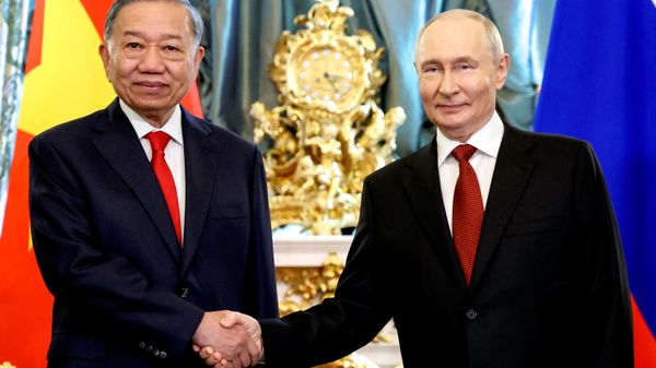 Russian President Vladimir Putin meets with Vietnamese President To Lam in the Kremlin - Sputnik International