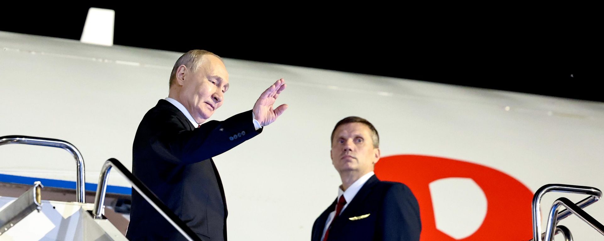 Russian President Vladimir Putin boarding a plane - Sputnik International, 1920, 10.09.2026